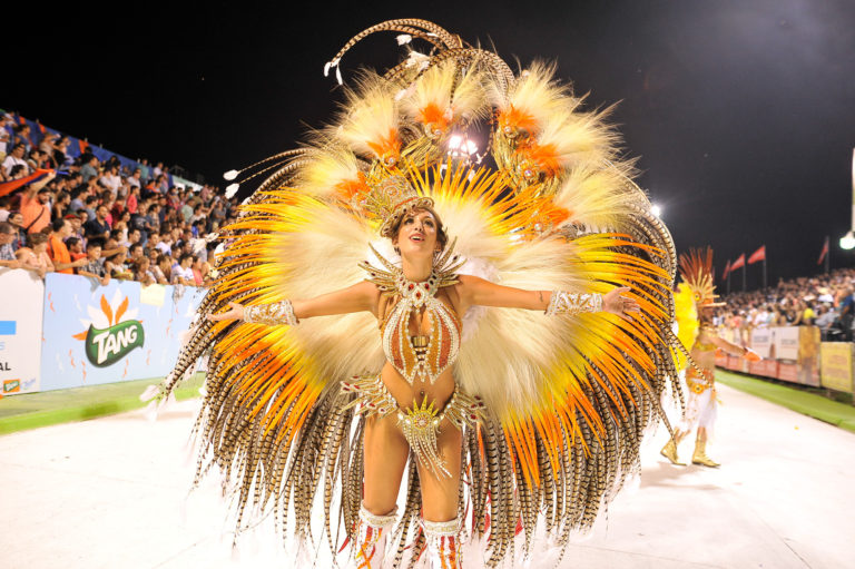 RECORD HISTÓRICO- Lleno total en la noche del Sábado del Carnaval