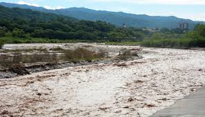 JUJUY-Por las lluvias en la Quebrada sigue crecido el río Grande