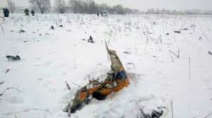Prosigue la búsqueda de cuerpos y fragmentos del avión que se estrelló cerca de Moscú