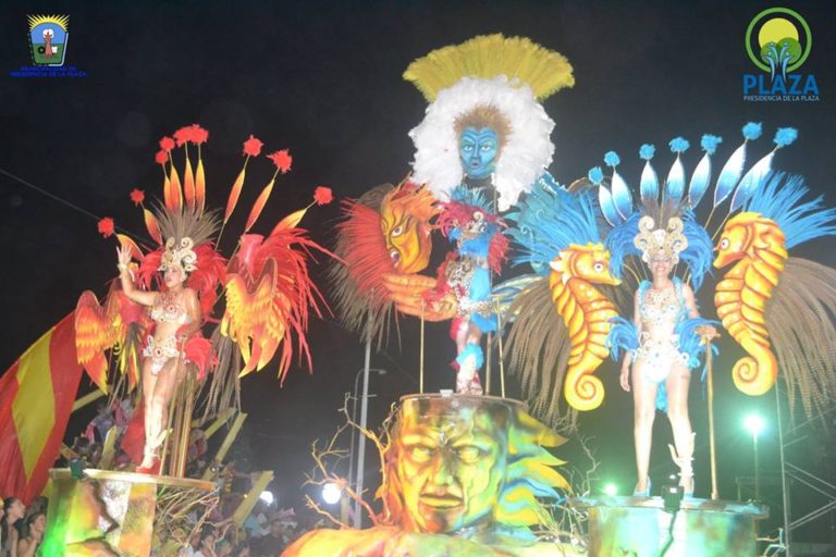 DESFILE DE LAS COMPARSAS MAYORES BAHIA-ARAZUNU-ARAMBA