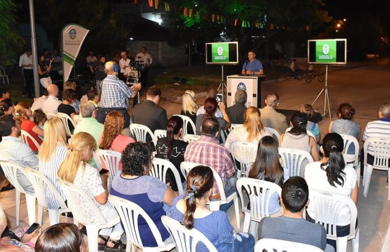 Resistencia:PEPPO Y CAPITANICH INAUGURARON CUADRAS DE PAVIMENTO