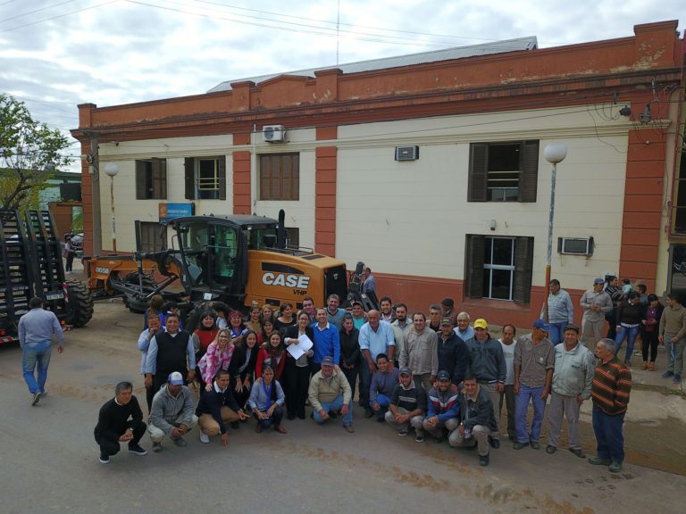 PRESIDENCIA DE LA PLAZA RENUEVA SU PARQUE AUTOMOTOR INCORPORANDO UNA NUEVA MOTONIVELADORA.