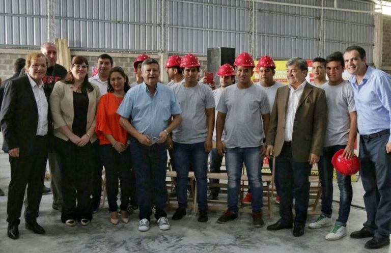 EN EL DÍA DEL TRABAJADOR, PEPPO INAUGURÓ UNA EMPRESA EN BARRANQUERAS Y FIRMÓ UN CONVENIO DE PROMOCIÓN INDUSTRIAL