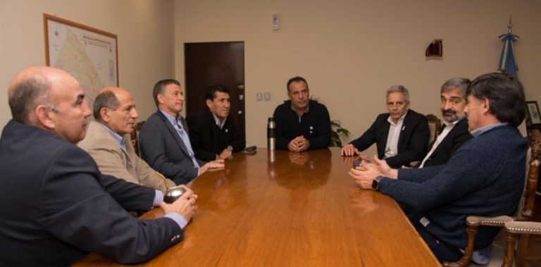 EL VICEGOBERNADOR RECIBIÓ AL PRESIDENTE DE LA UAR Y AL ENTRENADOR DE LOS PUMAS