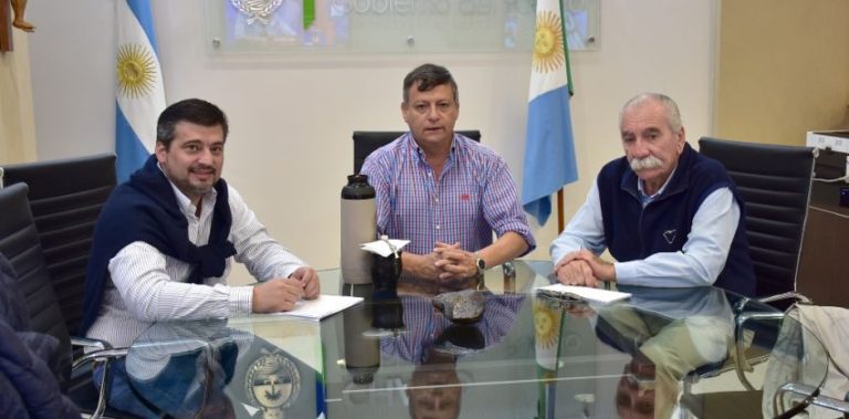 EL GOBERNADOR PRESENTÓ EL PROYECTO DE BAJOS SUBMERIDIONALES A LA SOCIEDAD RURAL