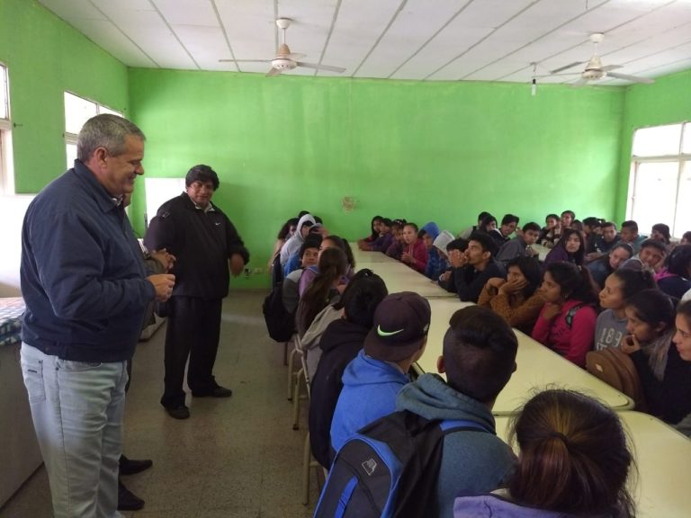 Gustavo Corregido se reunió con nuevas autoridades de la escuela intercultural de Wichí El Pintado