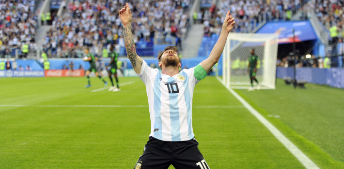 Argentina sufrió hasta lo último para derrotar 2-1 a Nigeria y avanzar a los octavos de final