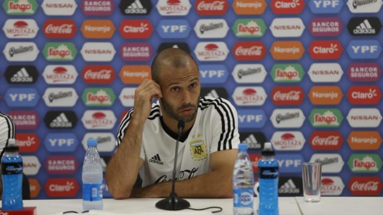 Brindó una conferencia de prensa junto a Biglia y el presidente de la AFA Mascherano salió a poner paños fríos