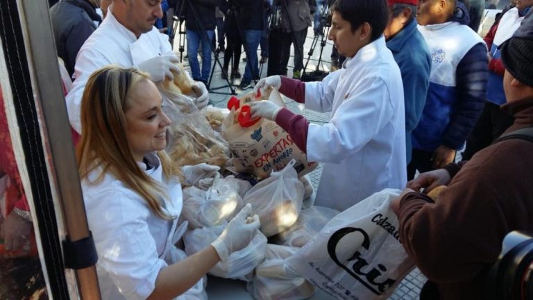 Protesta de panaderos por el aumento de la harina y los tarifazos Otro panazo en el Congreso