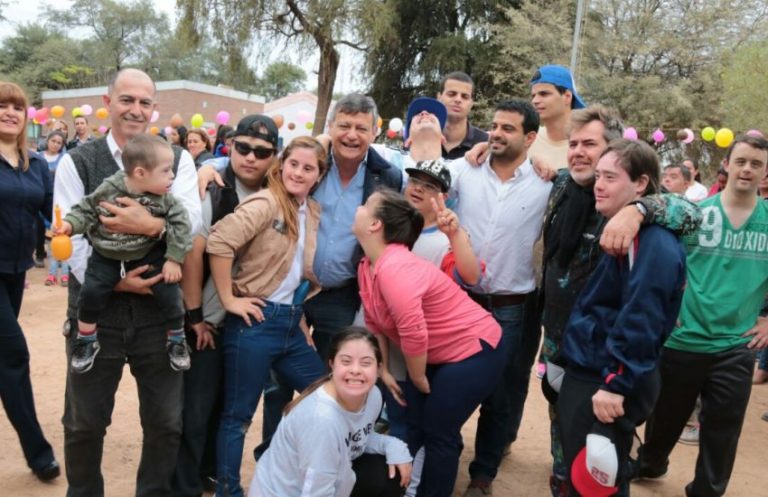 PEPPO PARTICIPÓ DE JORNADA ARTÍSTICA EN ESCUELA DE FUERTE ESPERANZA: “EL ARTE ES UNA HERRAMIENTA PARA TRANSCENDER BARRERAS FÍSICAS”, ASEGURÓ