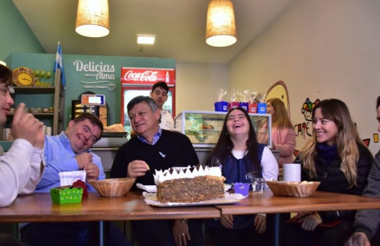 PEPPO CELEBRÓ SU CUMPLEAÑOS CON JÓVENES DE DELICIAS PARA EL ALMA