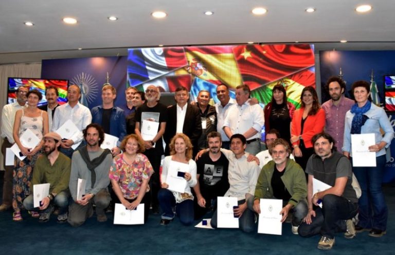 PEPPO ENTREGÓ RECONOCIMIENTOS A LOS ESCULTORES QUE PARTICIPAN DEL GRAN PREMIO HONOR POR LOS 30 AÑOS DE LA BIENAL