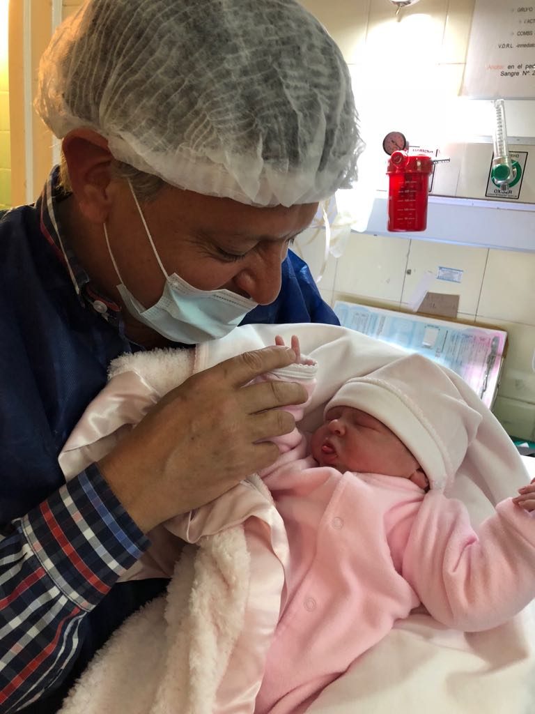 “Llegó #Valentina»: así anunció Peppo el nacimiento de su hija