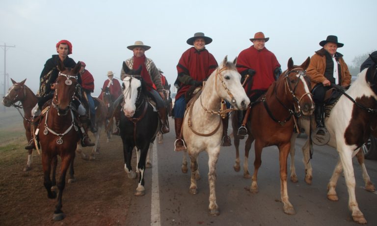 CIENTOS DE JINETES Y PEREGRINOS PARTICIPAN DE LA 23º DE LA CABALGATA DE LA FE