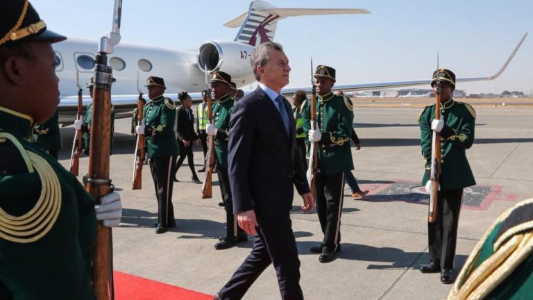 El Presidente llega a Sudáfrica y se reunirá con Putin Macri en el BRICS