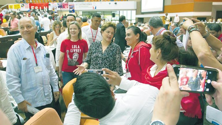 Dilma Rousseff defendió la candidatura del ex mandatario Lula desde el Foro de San Pablo “Lula es la esperanza frente a los golpistas”