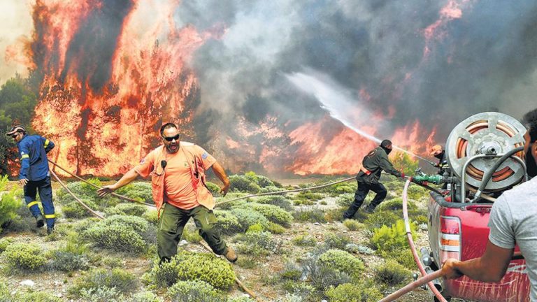 Incendios forestales arrasaron Mati, una localidad balnearia al este de Atenas, donde ya encontraron 74 cadáveres El horror del infierno concentrado en Grecia