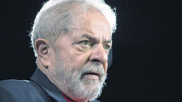 Dan un plazo de una hora para que la Policía Federal lo libere Lula más cerca de la libertad