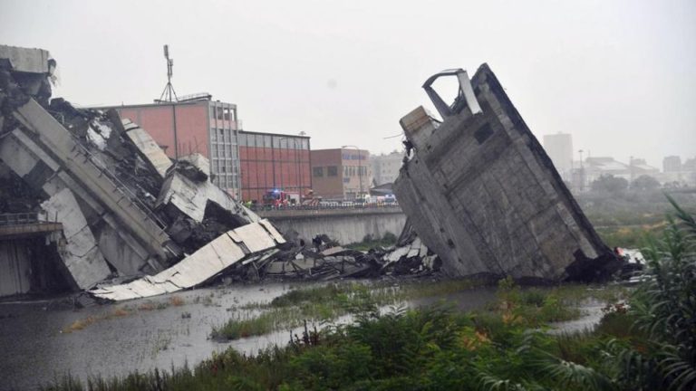 Confirmaron 30 muertos por el accidente Se derrumbó un puente en Italia