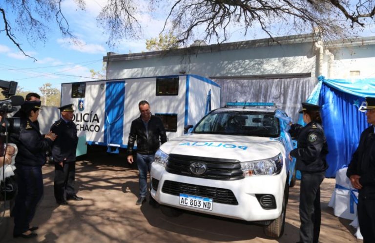 EL VICEGOBERNADOR VISITÓ TACO POZO Y ENTREGÓ EQUIPAMIENTO A LAS FUERZAS DE SEGURIDAD