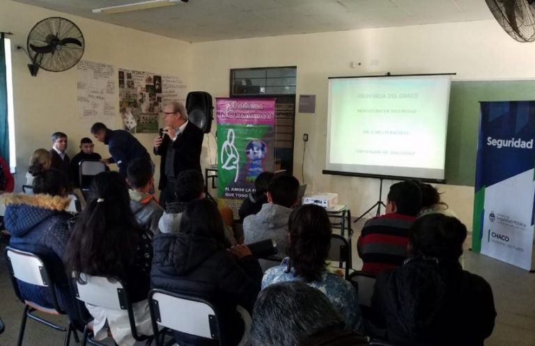 SE REALIZÓ UNA JORNADA SOBRE LA PROBLEMÁTICA DE ADICCIONES EN LA ADOLESCENCIA Y FAMILIA EN COLONIA ELISA