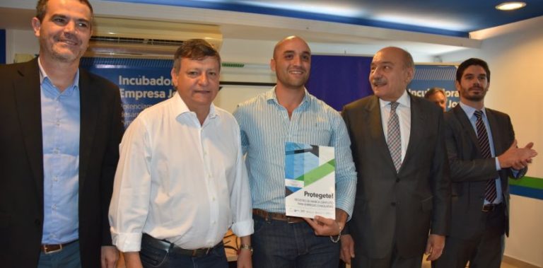 PEPPO ENTREGÓ CERTIFICADO DE MARCAS A 37 PYMES CHAQUEÑAS: “APOYAMOS A QUIENES APUESTAN AL TRABAJO GENUINO”