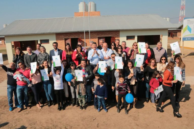 PEPPO ENTREGÓ VIVIENDAS E INAUGURÓ PAVIMENTO Y RIPIO EN SAN MARTÍN: “TRABAJAMOS PARA GENERAR DESARROLLO CON INCLUSIÓN Y JUSTICIA SOCIAL”