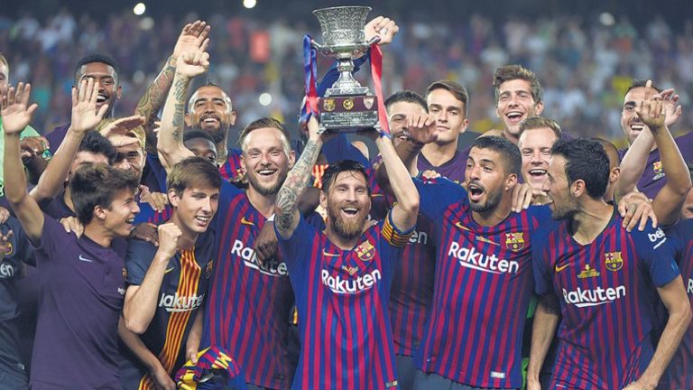 Barcelona se impuso por 2-1 a Sevilla en Tánger, Marruecos Messi volvió y levantó una copa