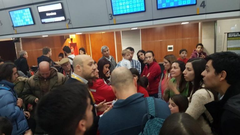 Más de 4000 pasajeros varados por la suspensión de vuelos Flybondi, fiel a su estilo