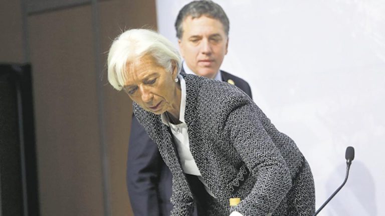 A menos de dos meses de la firma, el Gobierno deberá cambiar el acuerdo con el FMI Ya es hora de renegociar