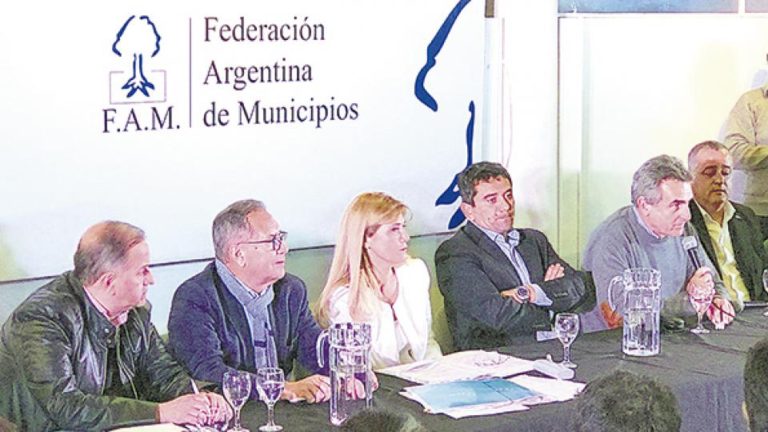 Intendentes de todo el país reclamaron el retorno del Fondo Sojero Para que los fondos vuelvan a los municipios