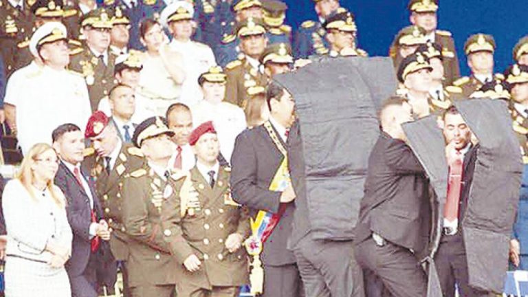 El presidente venezolano salió ileso, hubo siete heridos Atentado contra Maduro