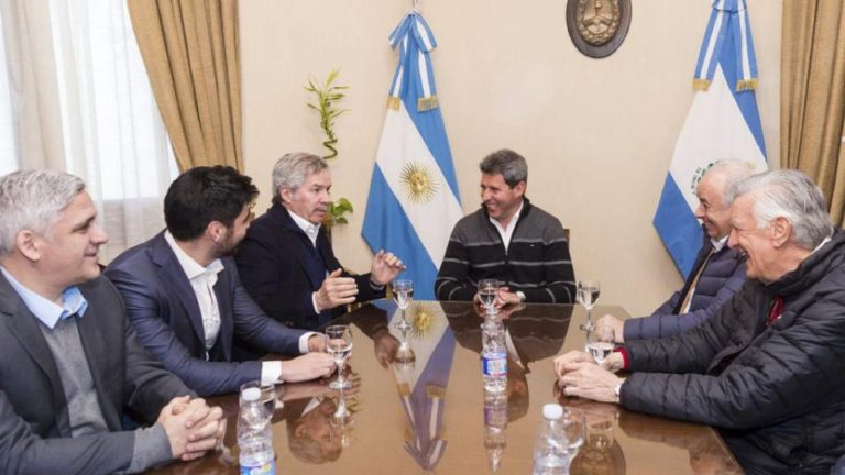 Felipe Solá con el gobernador de San Juan, Sergio Uñac En busca de la unidad para 2019