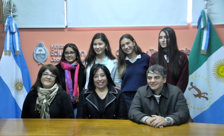 CUATRO ALUMNAS REPRESENTARÁN AL CHACO  EN EL  PARLAMENTO FEDERAL JUVENIL INADI