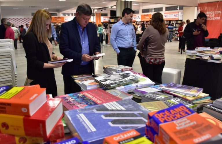 PEPPO EN LA FERIA DEL LIBRO: “ALENTAMOS A LA LECTURA, PORQUE EL LIBRO ES LIBERTAD, ABRE MENTES Y ENSEÑA”