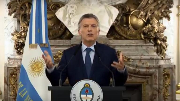 Macri admitió la crisis y confirmó que habrá retenciones a los exportadores y menos ministerios