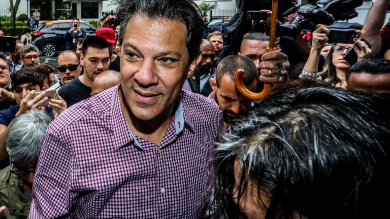 El candidato presidencial del PT votó en la zona sur de San Pablo Haddad confía en que habrá balotaje