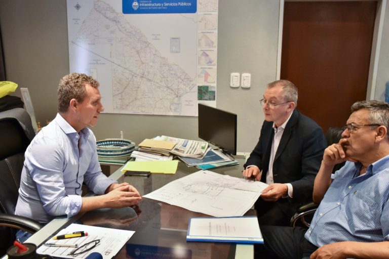 LOS DIPUTADOS HÉCTOR VEGA Y JUAN MANUEL PEDRINI SE REUNIERON CON EL MINISTRO ECHEZARRETA