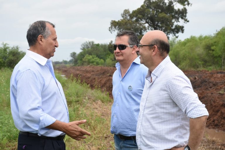 EL GOBIERNO REALIZA OBRAS PARA ASEGURAR LA PROVISIÓN DE AGUA EN VILLA ÁNGELA