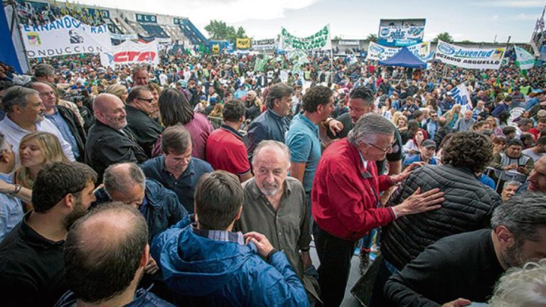 El peronismo se reunió en Buenos Aires y lanzó un llamado a un gran frente opositor “Comenzamos el camino hacia el triunfo”