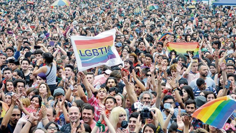 La XXVII Marcha del Orgullo llenó de color a Buenos Aires El arco iris al final de la lluvia