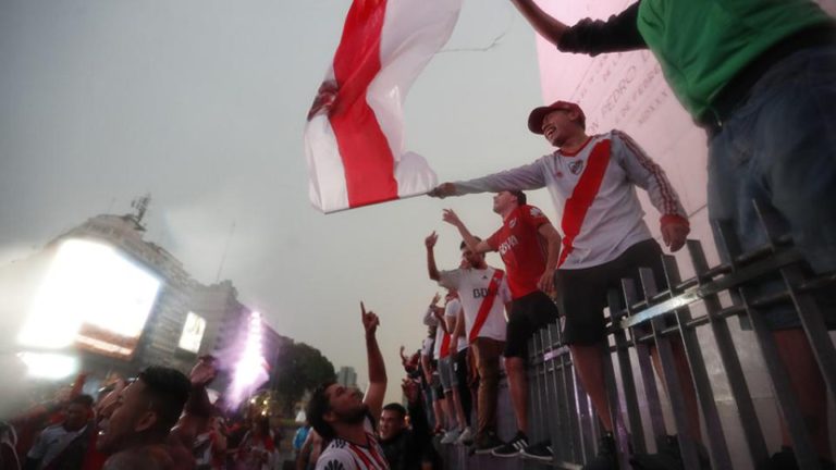 Los hinchas de River celebran su cuarta Libertadores Festejos en el Obelisco