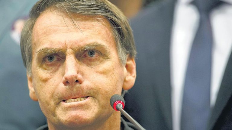 El 1º de enero asume Bolsonaro en Brasilia, rodeado de militares y con chaleco antibalas