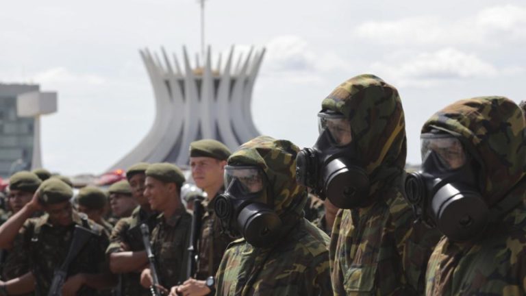 En una ciudad militarizada, el ultraderechista asume la presidencia La Brasilia de Bolsonaro