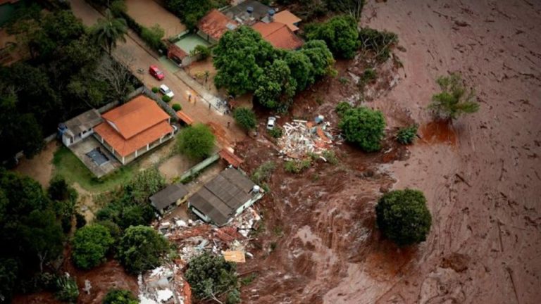 Siguen las tareas de rescate tras el alud en Brumadinho Buscan a más de 300 empleados de la minera Vale en Brasil