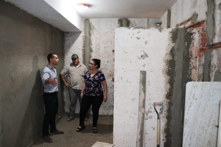 PRESIDENCIA DE LA PLAZA: REFACCIÓN COMPLETA Y REMODELACIÓN DE SANITARIOS EDIFICIO MUNICIPAL