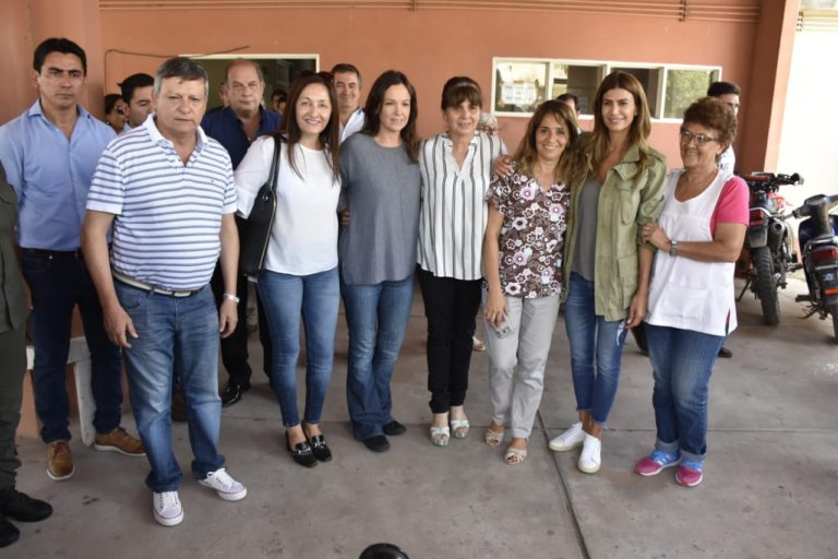 EN SANTA SYLVINA, PEPPO Y AWADA ESCUCHARON A PERSONAS AFECTADAS POR LAS INUNDACIONES: «NUESTRA DECISIÓN POLÍTICA ES ESTAR, ACOMPAÑAR Y ENFRENTAR CON LA GENTE EL PROBLEMA»