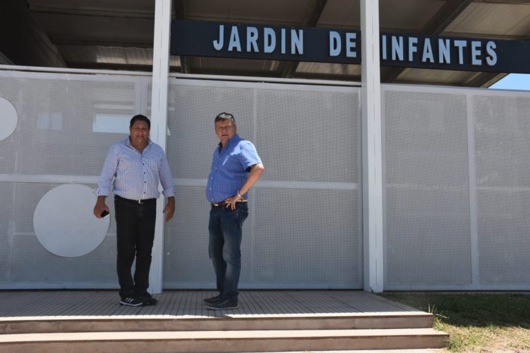 PEPPO RECORRIÓ LAS OBRAS DEL JARDÍN DE INFANTES Y PAVIMENTO EN PAMPA DEL INDIO: «SEGUIMOS MEJORANDO LA CALIDAD DE VIDA DE LOS CHAQUEÑOS»