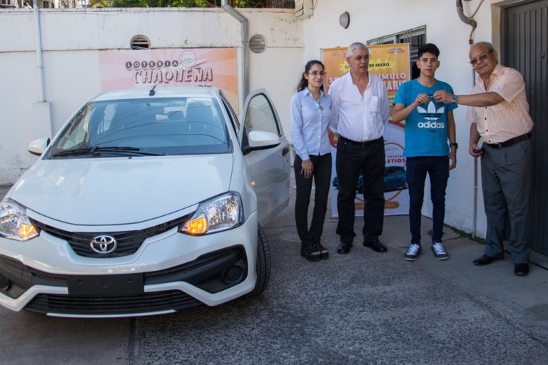 UN ESTUDIANTE BREÑENSE SE LLEVÓ EL AUTO 0 KM DEL SORTEO ESTÍMULO EXTRAORDINARIO DE LA QUINIELA CHAQUEÑA