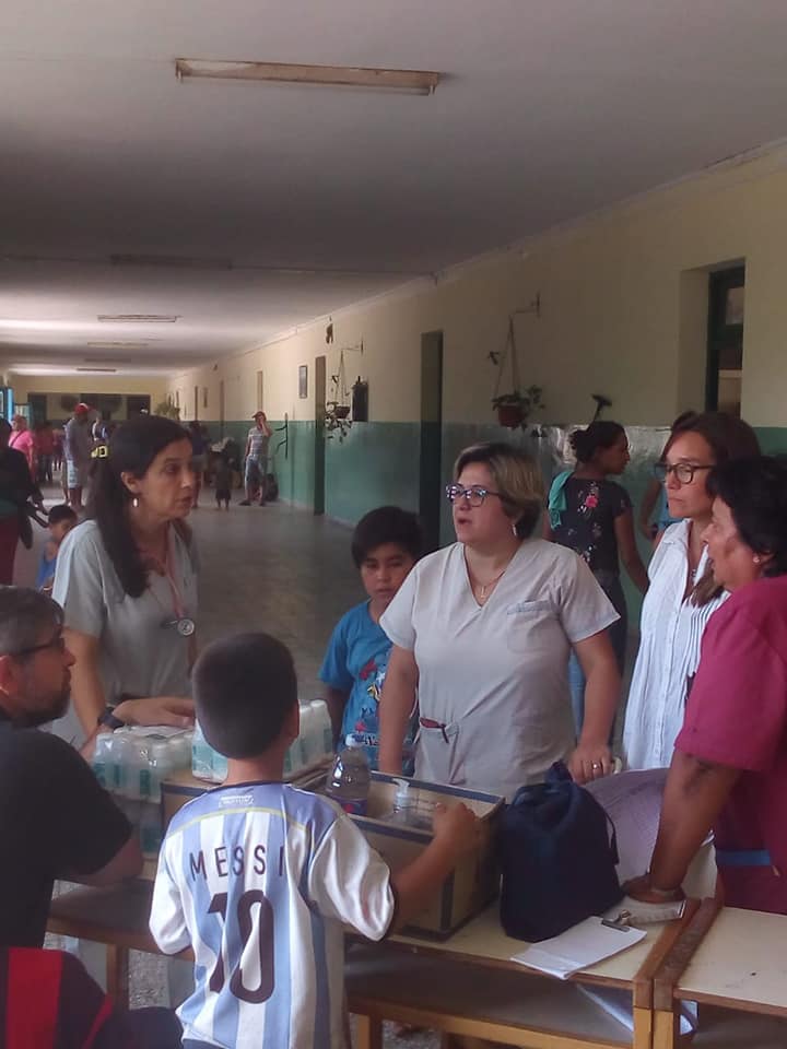 ZAPICO RECORRIÓ EN QUITILIPI LOS CENTROS DE EVACUADOS Y CONSTATÓ LA ATENCIÓN SANITARIA